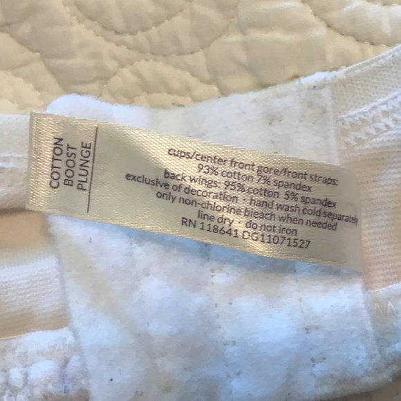 Cacique cotton boost plunge white bra with hot lips pattern (44B) - Picture 9 of 9